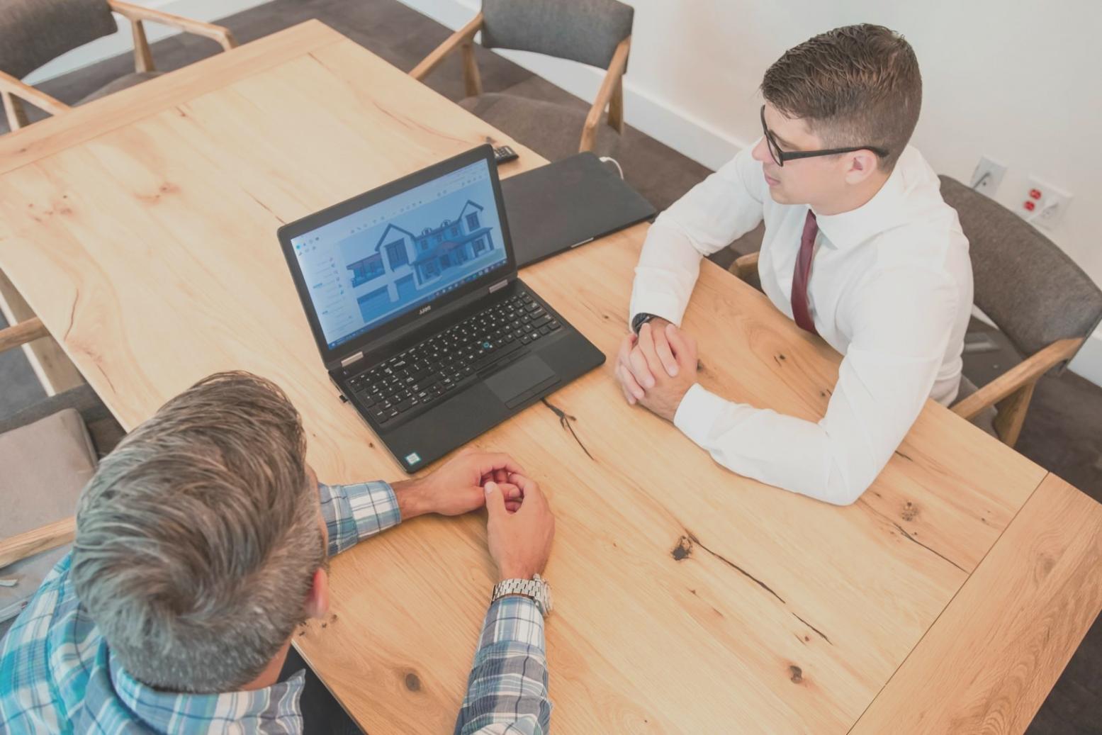 Análisis financiero detallado con gráficos y documentación presupuestaria